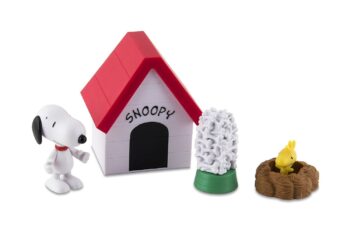 Peanuts Snoopy Dog House